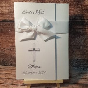 Vabilo za krst s križcem in nežno belo pentljico REK27