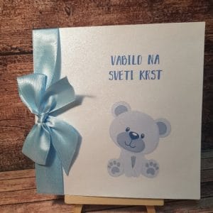Vabilo za krst z medvedkom in satenasto modro pentljico REK29