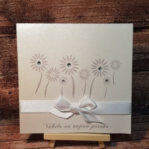 Poročna vabila z rožicami in belo pentljo KLASIK PORKLS 204