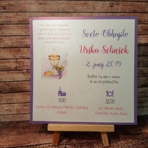 Vabilo za obhajilo z vijolično in temno roza pisavo in kelihom