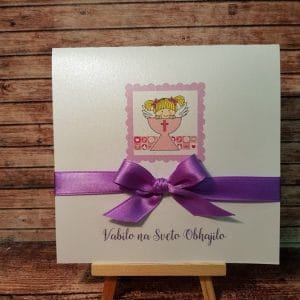 Vabilo za obhajilo z vijolično pentljo, kelihom in angelčkom