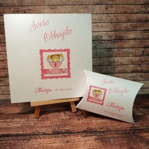 Komplet za obhajilo (vabilo + konfet) z kelihom in angelčkom v roza barvi REOKMPL 04