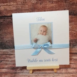 Vabilo za krst s sliko otroka in pentljico modro REK115