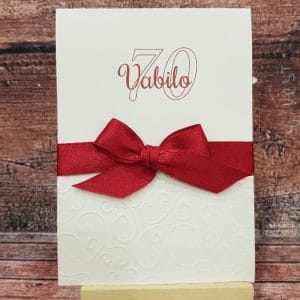 Vabila za obletnice z rdečo pentljo in potiskanim papirjem OBL 402