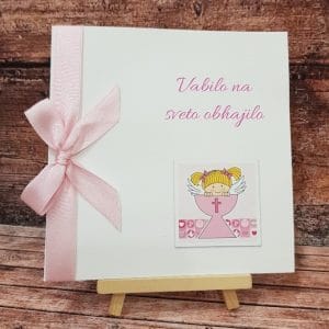 Vabilo za obhajilo z roza pentjo, roza pisavo, kelihom in angelčom