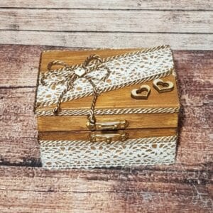 Lesena škatlica za prstane