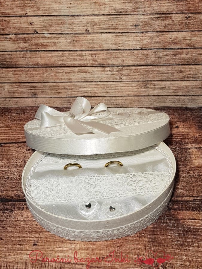 Lesena škatlica za prstane – Poročni bazar INKI Škatlice za prstane