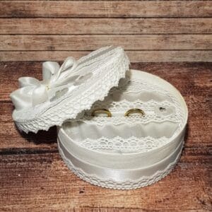 Lesena škatlica za prsatne