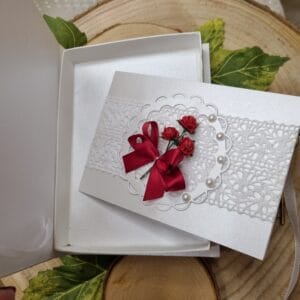 Darilna škatlica s čestitko