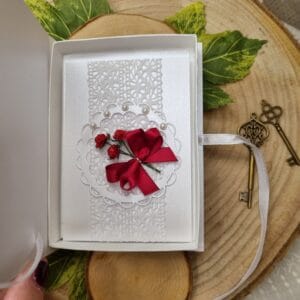 Darilna škatlica s čestitko