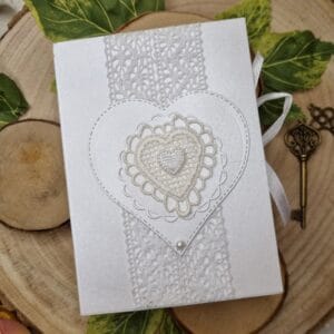 Darilna škatlica s čestitko